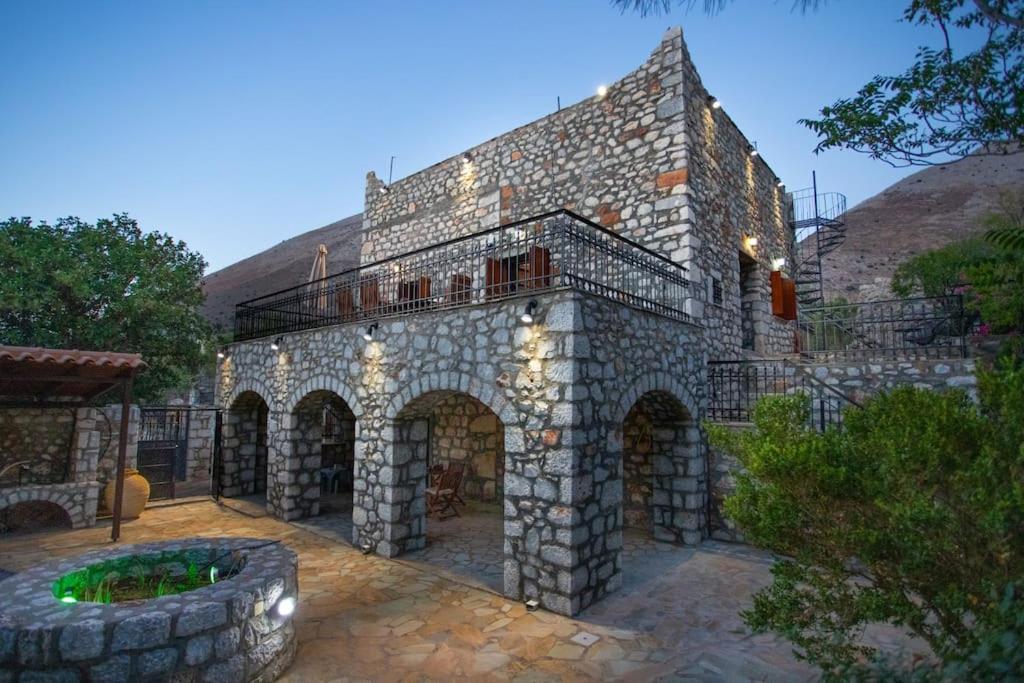 Kitta Vouterakou Family Towerhouse